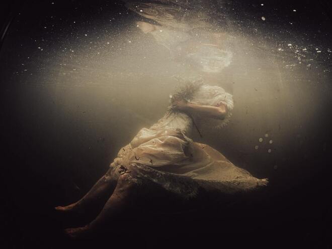 Drowning under the waves of a trauma bond